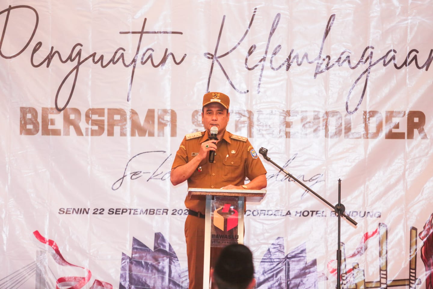 Erwin mengajak seluruh pihak untuk memperkuat sinergi dalam menjaga kualitas demokrasi di Kota Bandung.