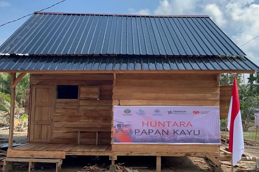 Kayu Hanyutan Banjir Jadi Material Huntara Warga Terdampak Bencana