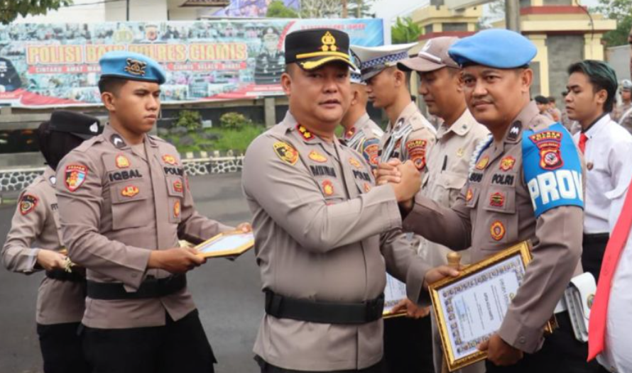 Kapolres Ciamis Apresiasi Anggota Polisi Berprestasi