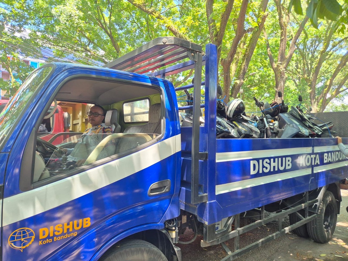 Puluhan Kendaraan Ditindak di Kawasan Rawan Macet Kota Bandung