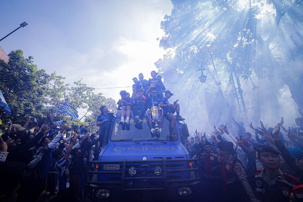 Ketika Lautan Bobotoh Kepung Jalanan Kota Bandung