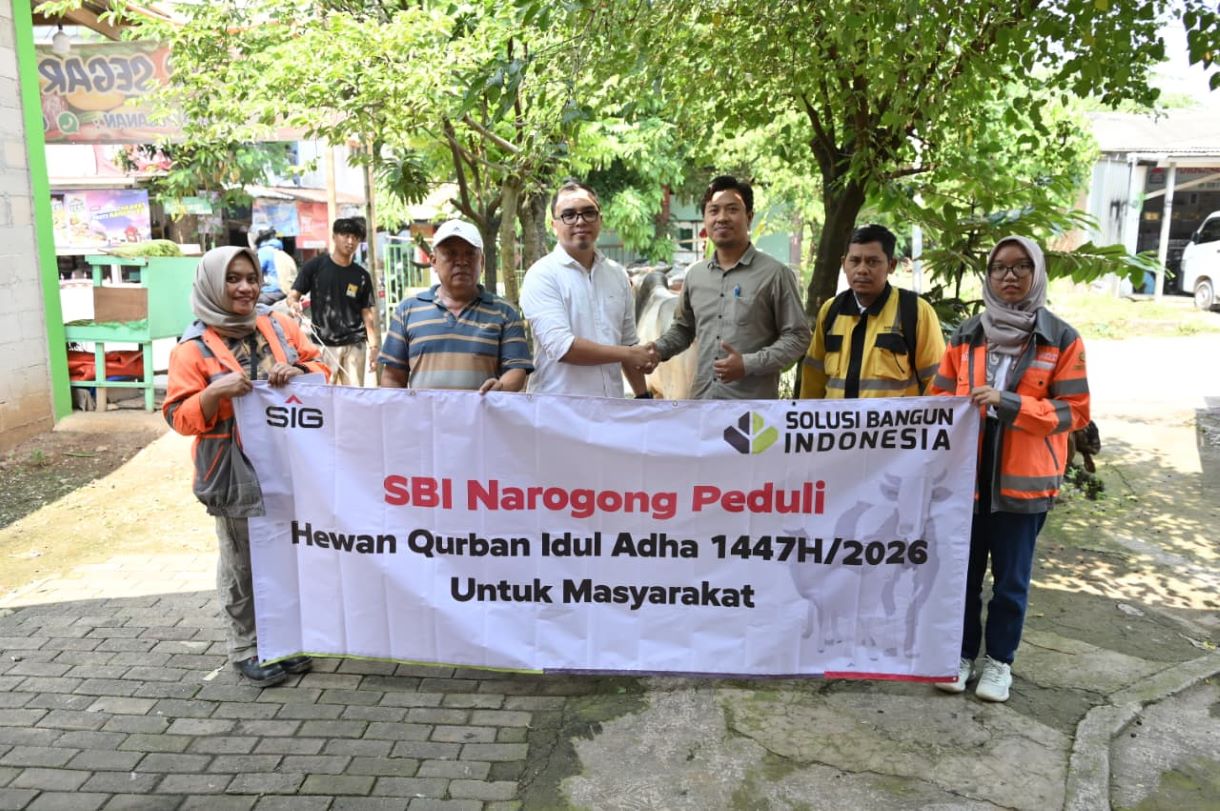 PT SBI Salurkan 27 Hewan Kurban di Klapanunggal Bogor