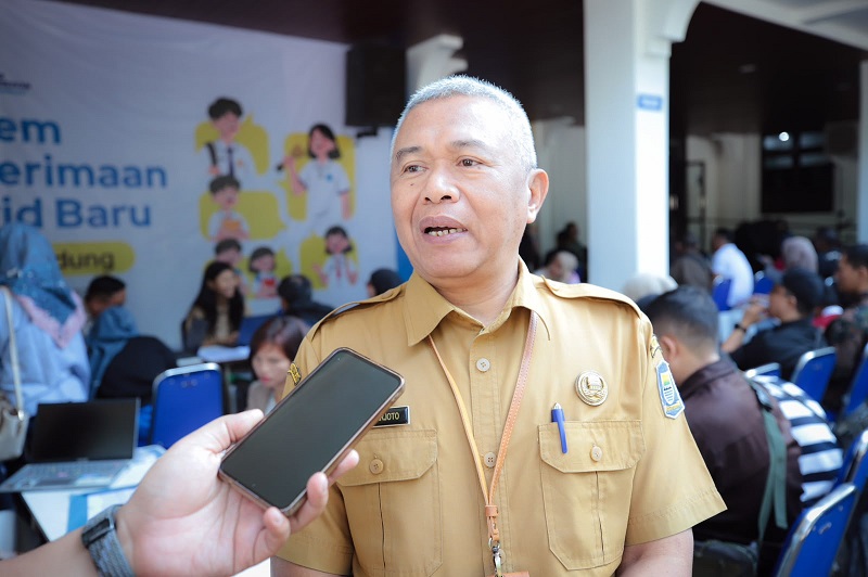 Desk Layanan Terpadu Permudah Warga Saat SPMB