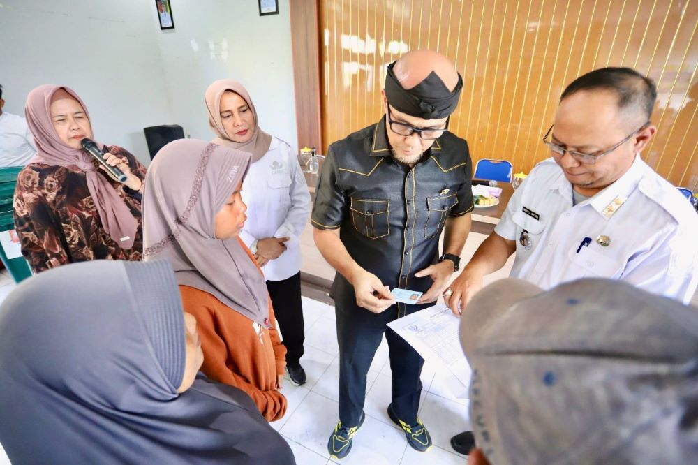 Kang Edwin Senjaya Tebar Bantuan Sarana Olahraga hingga Sekolah Anak Kurang Mampu di Margasari