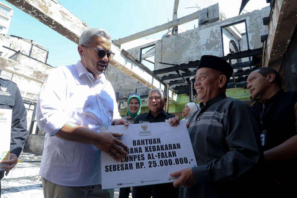Wali Kota Salurkan Bantuan Baznas Rp25 Juta untuk Korban Kebakaran Ponpes Al-Falah Dago