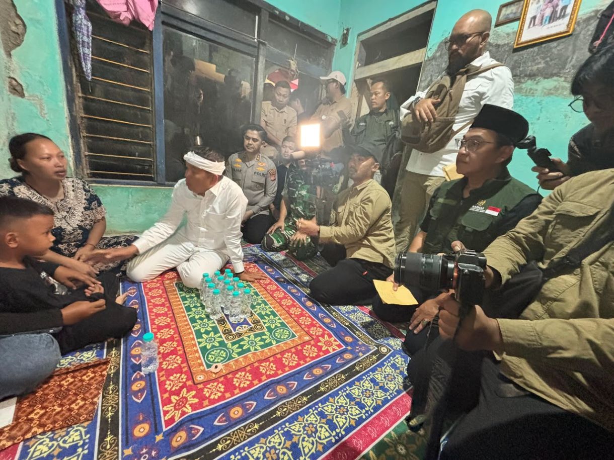 Dedi Mulyadi Bersama BAZNAS Jabar Salurkan Santunan untuk Keluarga Korban Lakalantas di Indramayu