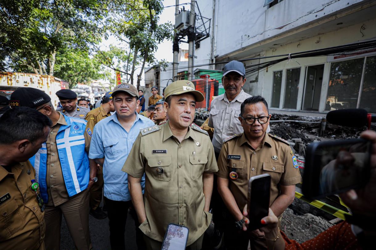 Wakil Wali Kota Bandung Sikat Pelaku Penebangan Pohon Tanpa Izin di Pasar Cijerah