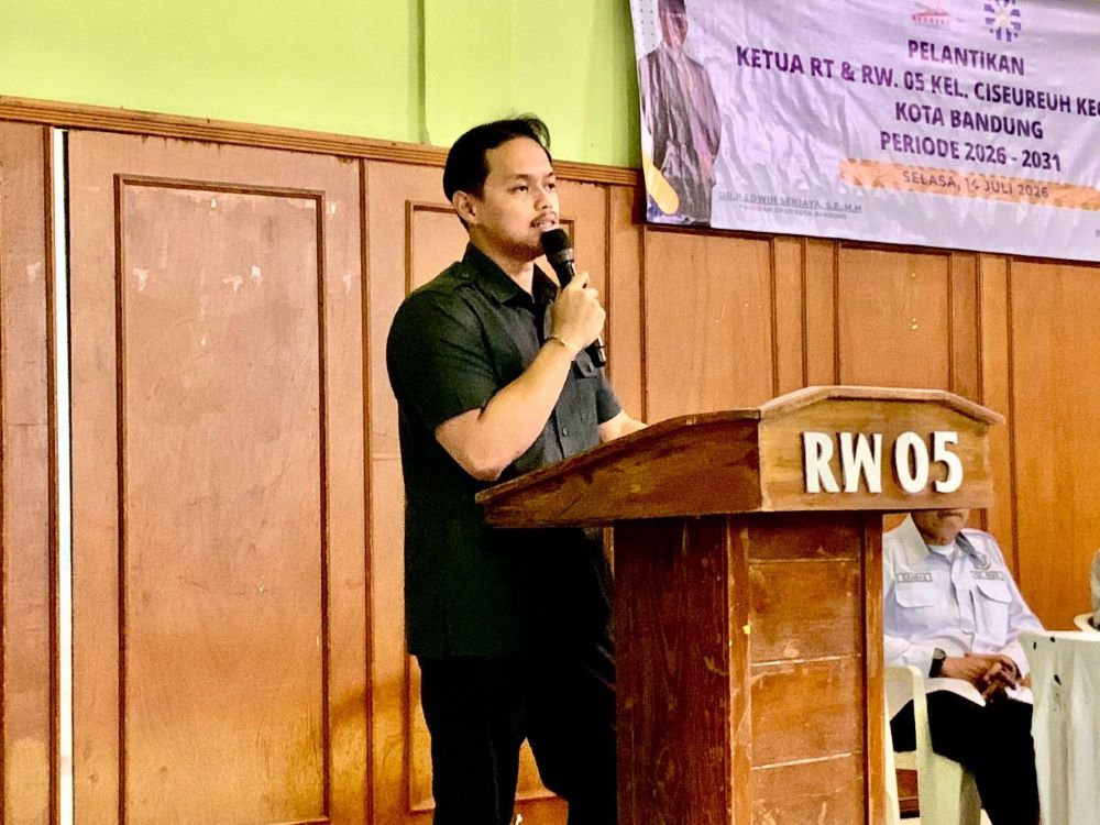 Anggota Komisi IV DPRD Kota Bandung Hadiri Pelantikan Ketua RT Kelurahan Ciseureuh