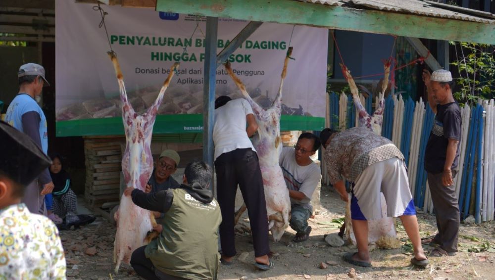 BAZNAS Jabar Salurkan Hadirkan Kebahagiaan bagi 80 Mustahik Lewat Program Berbagi Daging Hingga Pelosok