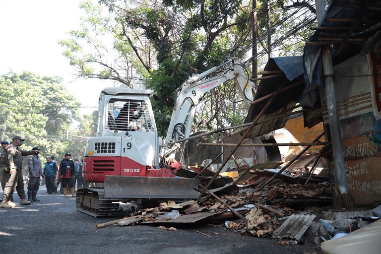  Kembalikan Fungsi Trotoar, Satpol PP Tertibkan 58 Bangli di Kecamatan Andir