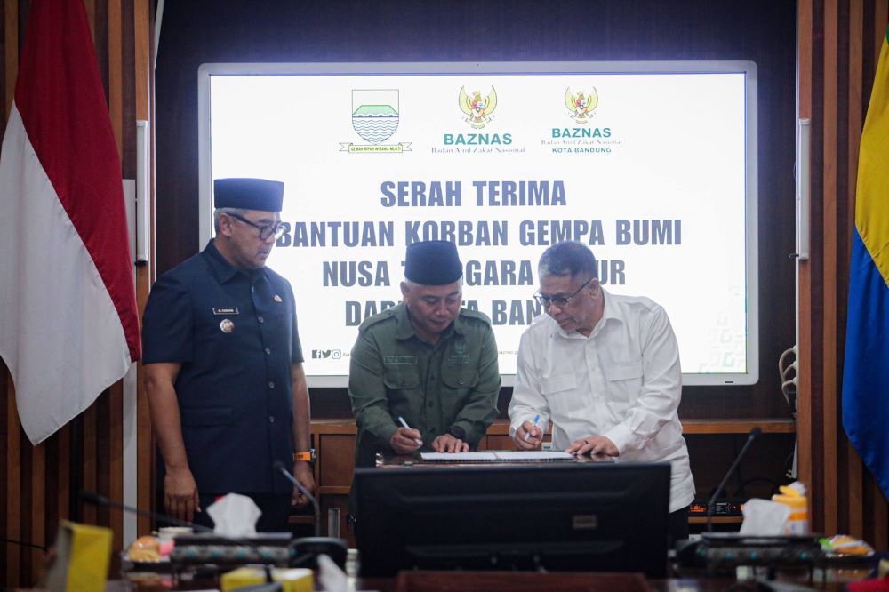 Kota Bandung Serahkan Bantuan Rp2,03 M untuk Korban Gempa NTT Melalui Baznas RI